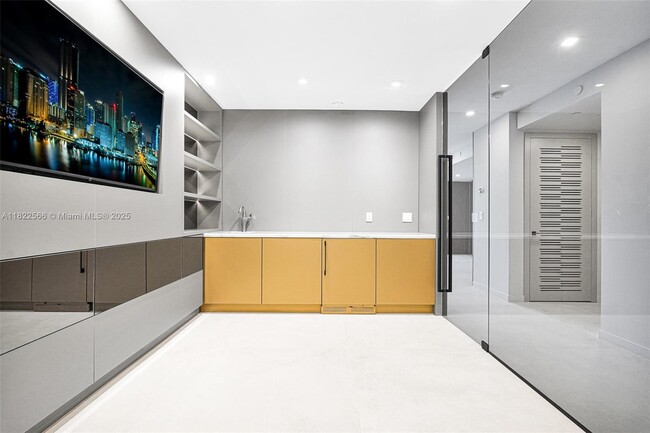 Building Photo - 3535 S Ocean Dr
