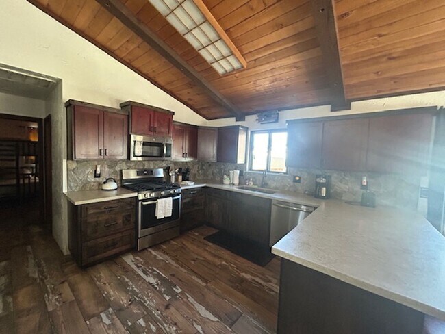 Building Photo - Moonridge 2 Bedroom/2 Baths