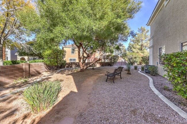 Building Photo - Beautiful 2 story home in Peccole Ranch.