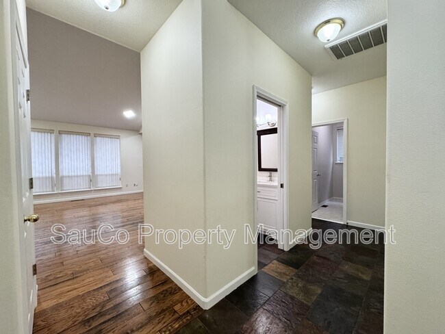 Building Photo - 255 NE 74th Ave