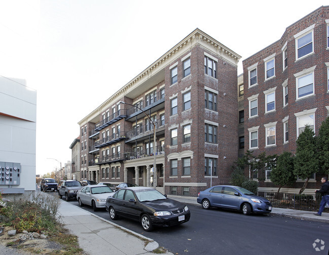 Primary Photo - Long-Glen Apartments