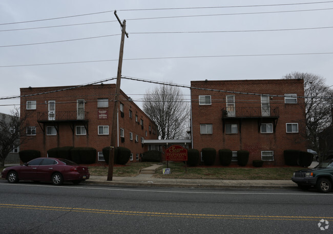 Building Photo - Elkins Court Apartments