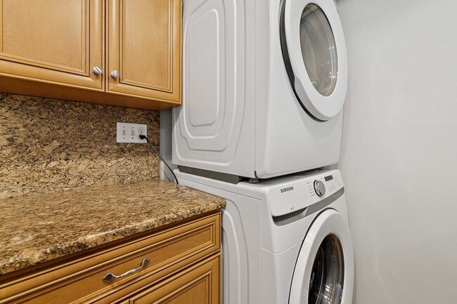 Building Photo - Ready Now! 3 bedroom Townhouse in Annapolis!
