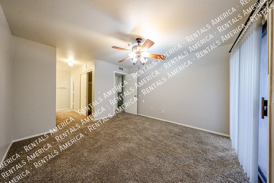 Building Photo - 2025 E Campbell Ave