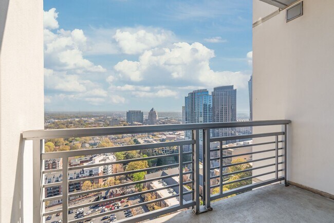Building Photo - 25th Floor Condo in the heart of Uptown!!