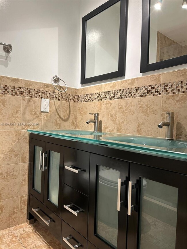 Building Photo - 230 SW 30th Ave