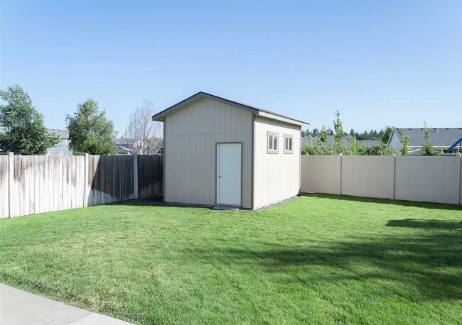 Building Photo - Spacious 4-Bedroom Home with Large Gated Yard Near Cheney & Spokane!