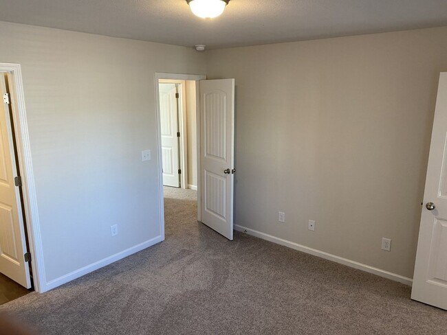 Building Photo - 3 Bedroom Wiggins Village