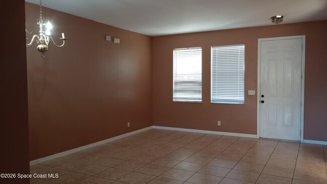 Building Photo - 561 Lambert St SW