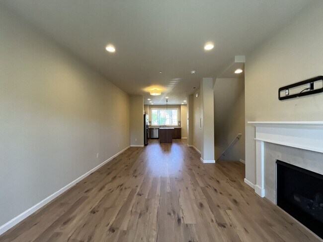 Building Photo - Modern Bull Mountain Townhome with Two Private Suites, Clubhouse, Pool, Fitness Center & Modern F...