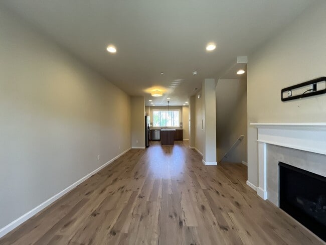 Building Photo - Spacious Bull Mountain Townhome Featuring Two Ensuite Bedrooms, Attached Garage & Modern Finishes &