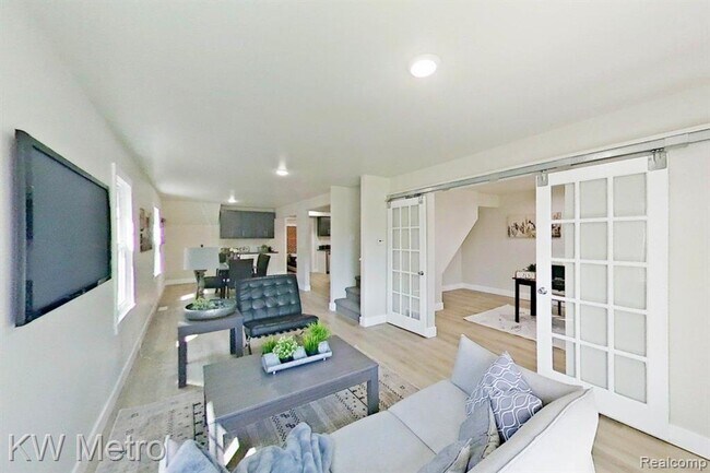 Building Photo - 695 Livernois St