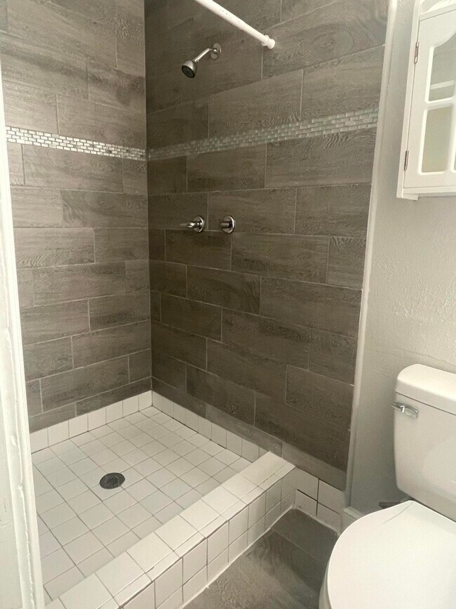 Building Photo - 2806 Tropic Rd