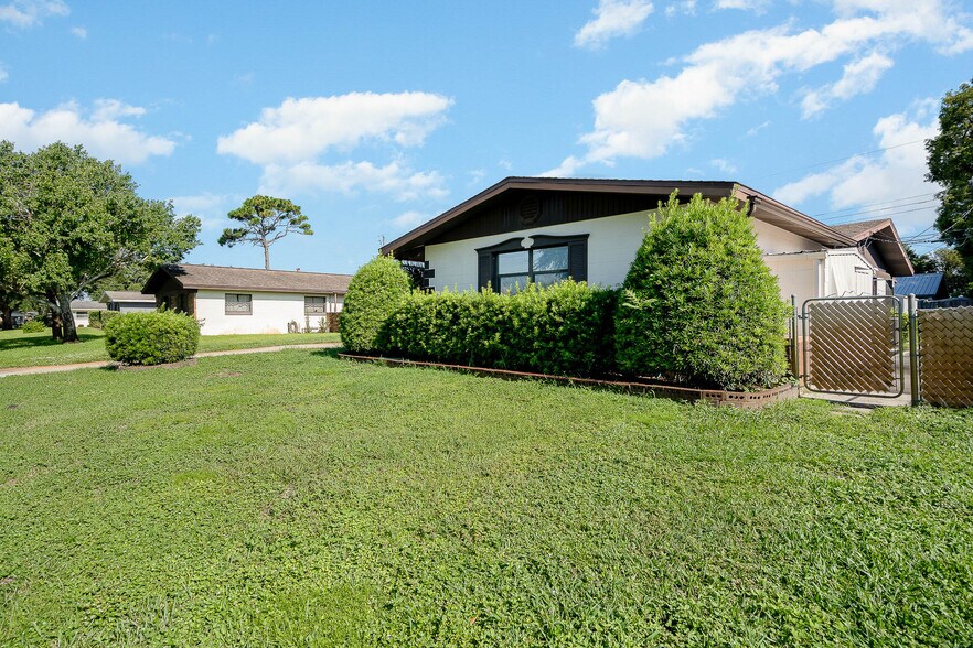 Large lot! - 2908 Ivy St