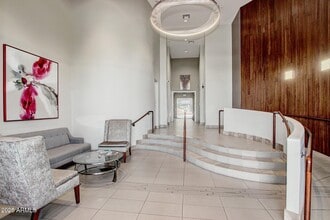 Building Photo - 17 W Vernon Ave