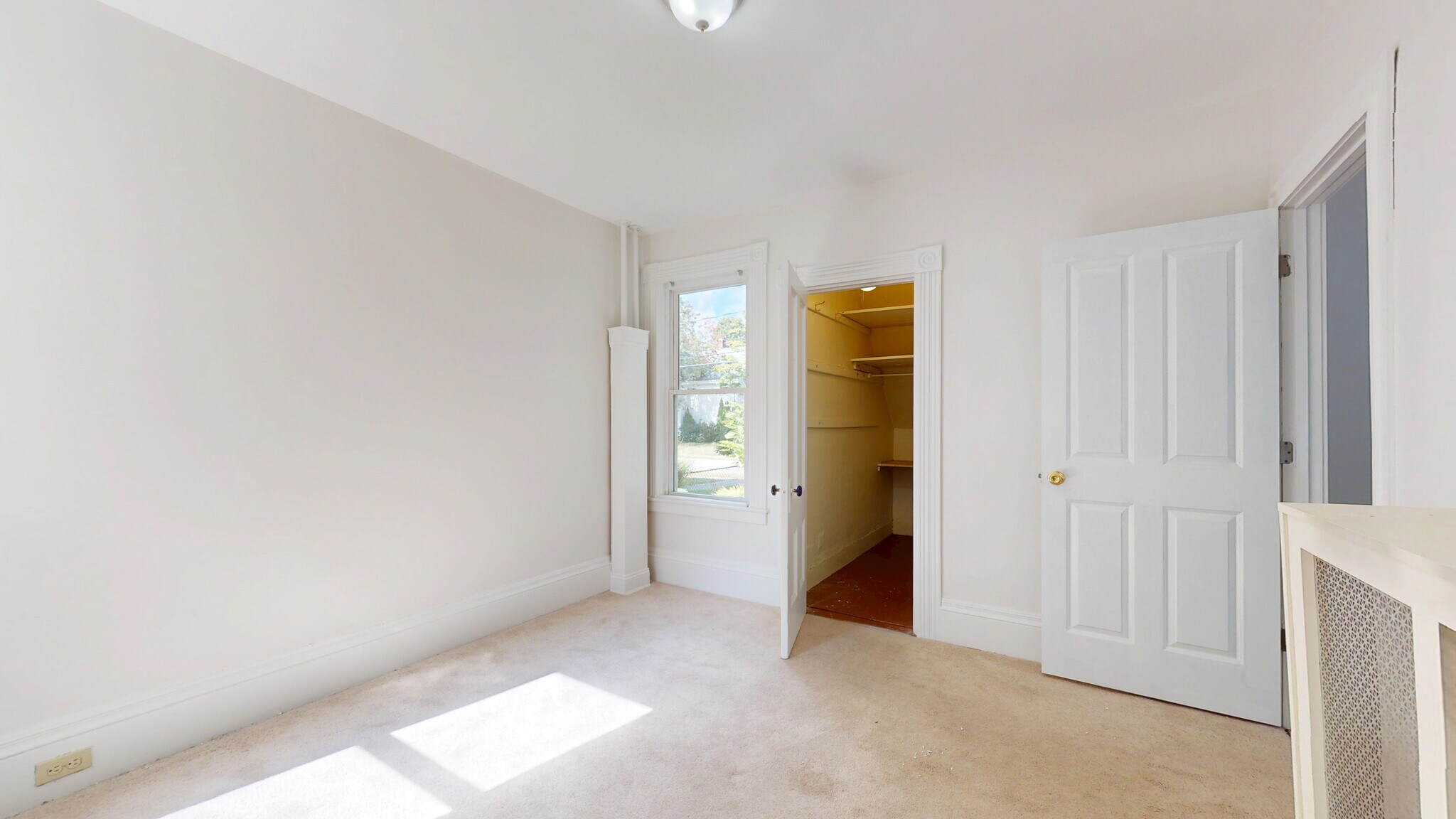 Building Photo - 10 Barrows St