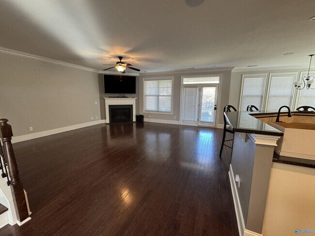 Building Photo - 5 Brown Tulip Dr