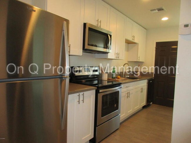 Building Photo - 646 N 10th Ave