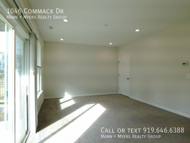 Building Photo - 1046 Commack Dr