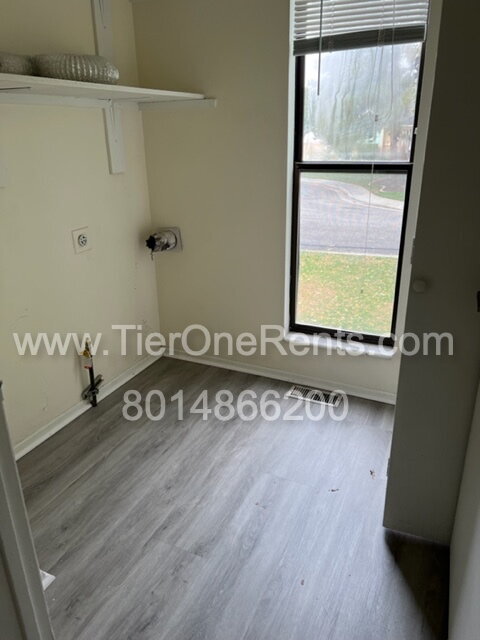 Building Photo - NO DEPOSIT option available for qualified ...