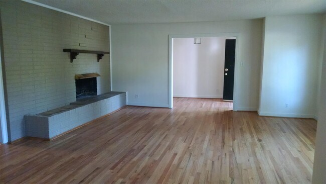 Building Photo - 4018 Avera Ave