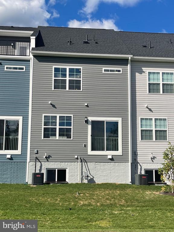 Building Photo - 2280 Marcy Dr