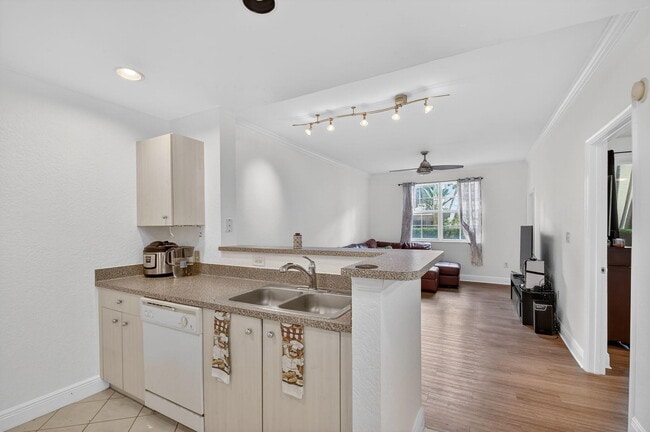 Building Photo - 1805 N Flagler Dr