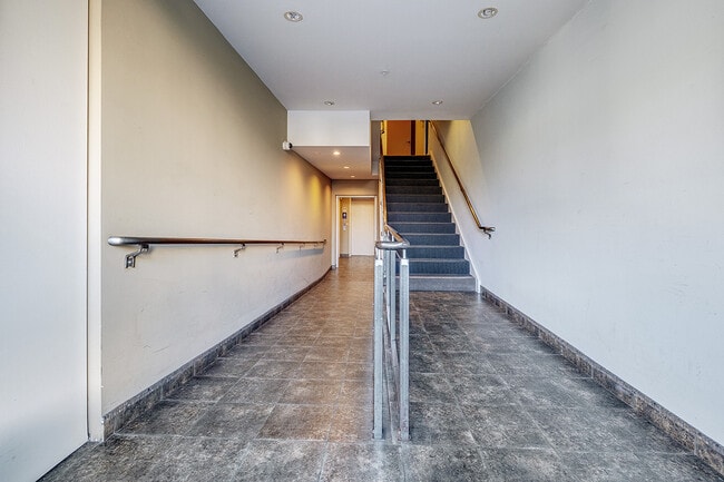 Building Photo - 68 Harriet St