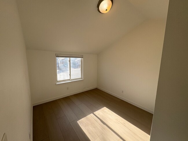 Building Photo - 205/207 Broadwater Ave