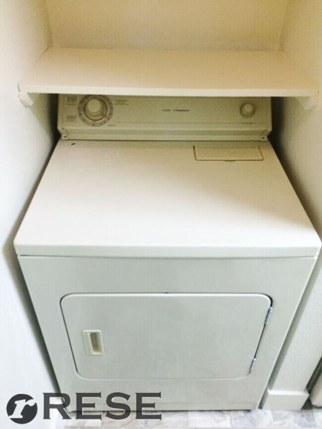 Building Photo - Cozy Midvale Condo - AVAILABLE NOW!