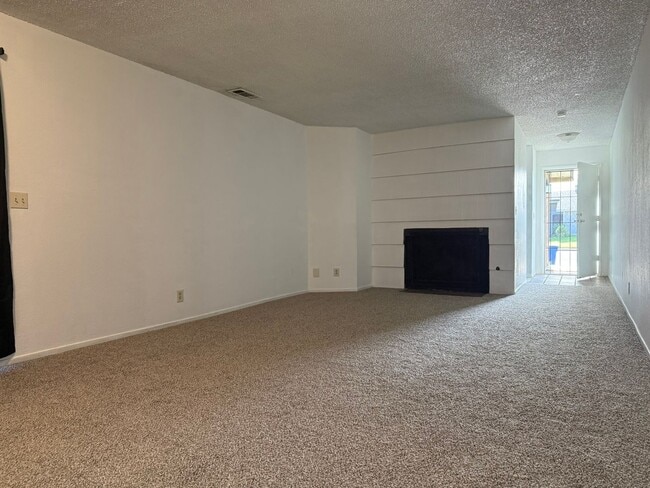 Building Photo - 1445/1447 Madison Ct.