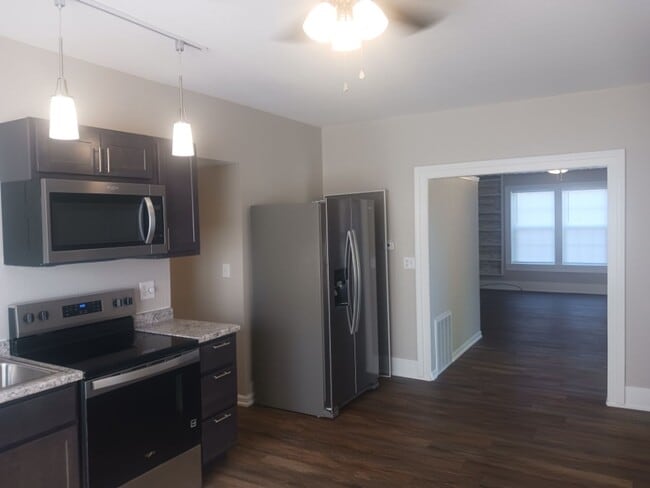Building Photo - 3 bedroom, 2 bath with office in Frederick...