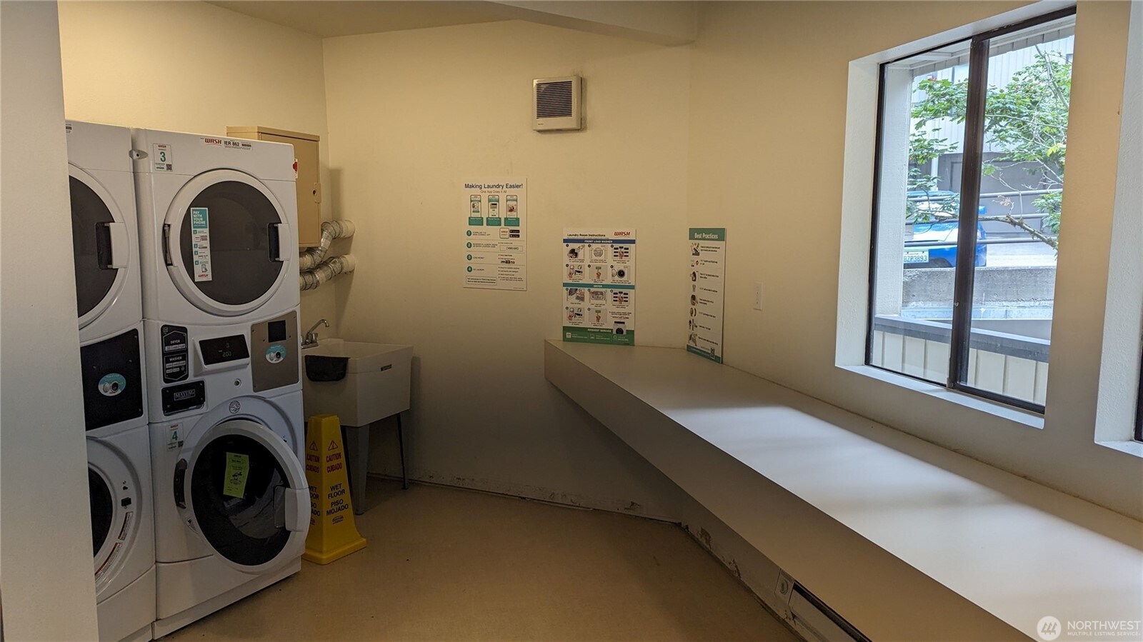 Shared Laundry - 10819 NE 37th Pl
