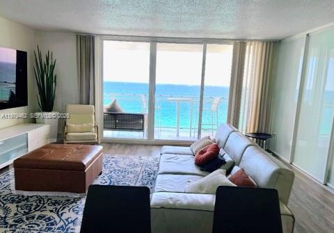 Building Photo - 2030 S Ocean Dr