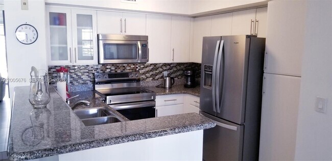 Building Photo - 19901 E Country Club Dr