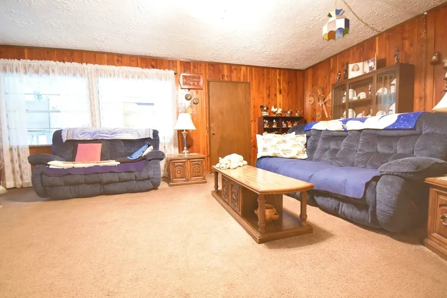 Building Photo - 795 NE 799th St