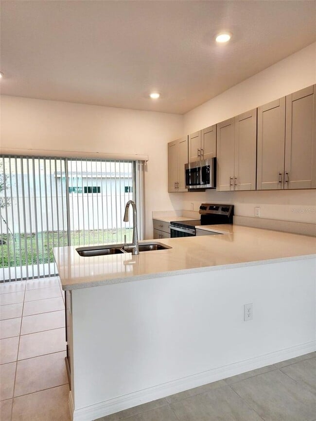Building Photo - 2 Bedroom Townhome For Rent in Westview Kissimmee