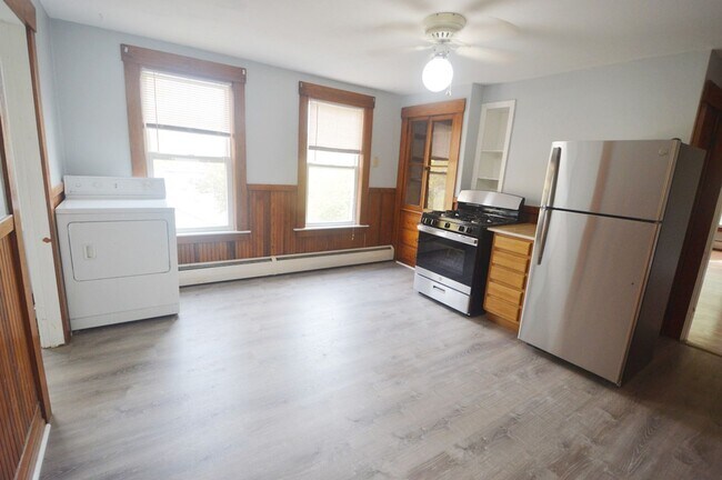 Building Photo - 38 Cascade St