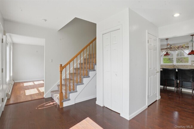 Building Photo - 34 Rombout Rd