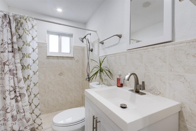 Building Photo - 508 NW 8th Ave