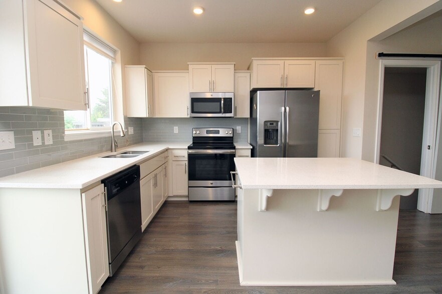 Building Photo - 15586 SE Vivian Way