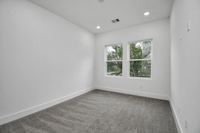 Building Photo - 2610 Vance St