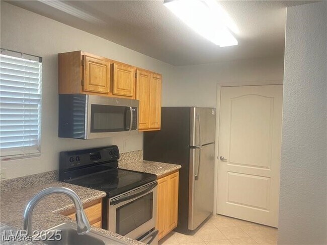 Building Photo - 5055 W Hacienda Ave