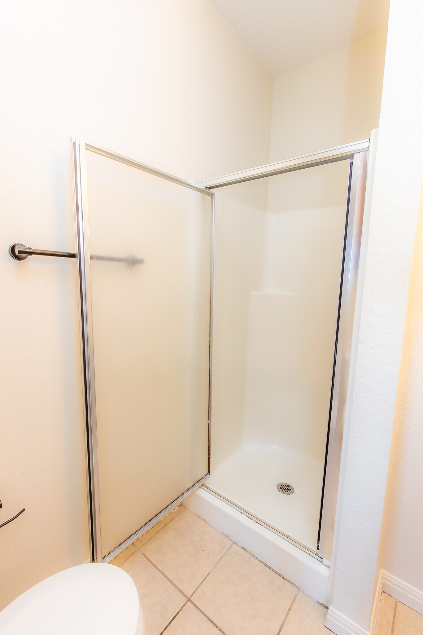 Master Bathroom - 3001 Whisper Oaks Ln