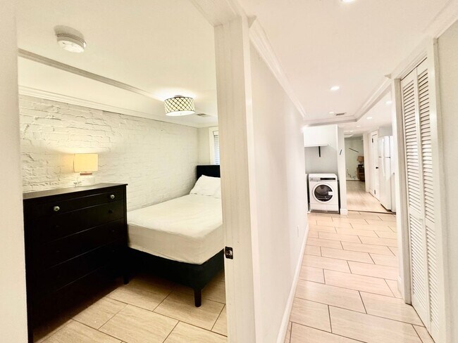 Building Photo - 3215 11th St NW