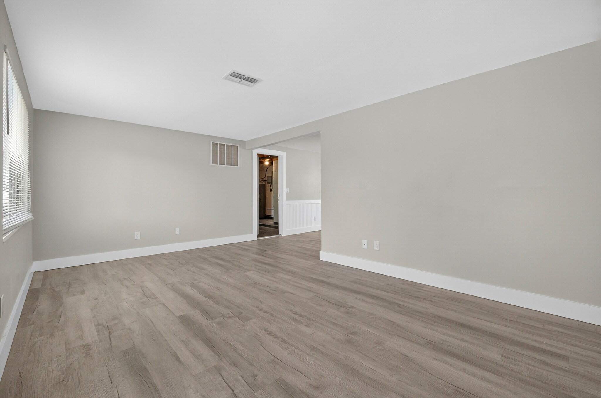 Building Photo - 3624 Oakhurst Dr