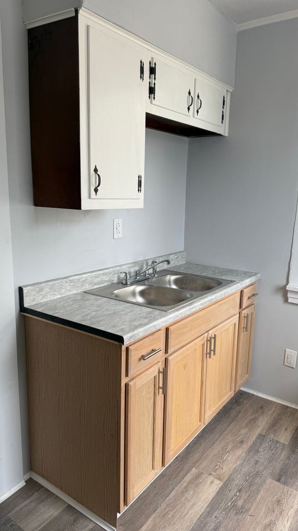 Building Photo - Updated 2 bedroom 2 bath home ready now!