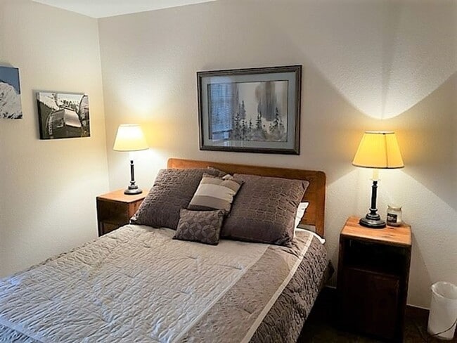 Building Photo - Winter Seasonal Rental- Cinnamon Ridge III...