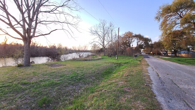 Building Photo - 175 Upper Colorado Dr