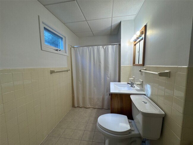 Building Photo - 27 Schubert St